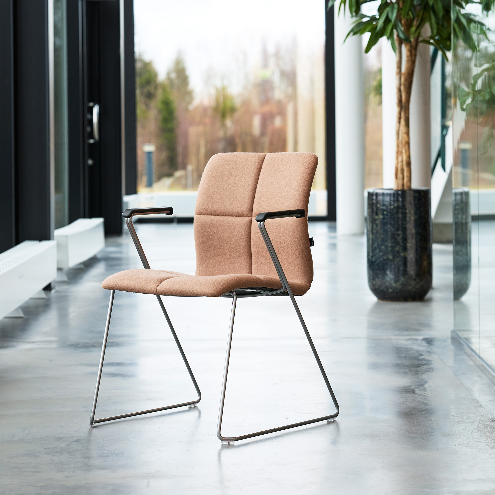 Tekla Bolt_low_armrest